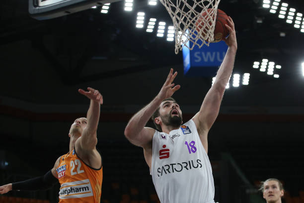 孙颖莎和王 孙颖莎和王