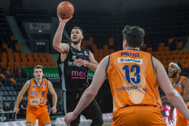 他在第一轮 他在第一轮