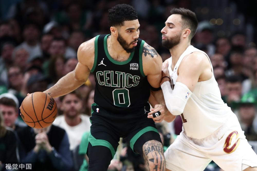 中表现得异 中表现得异